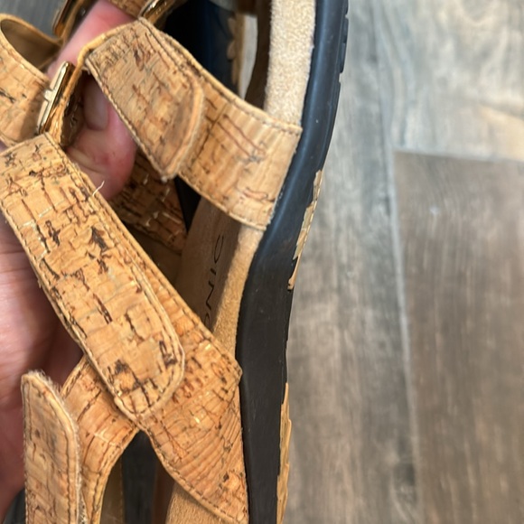 Vionic Sandals. Excellent condition. - Picture 6 of 7